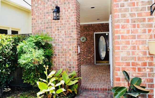 Foto del edificio - 2413 Potomac Dr