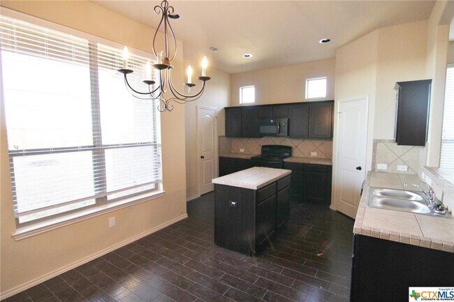 Foto del edificio - 501 Creekside Cir