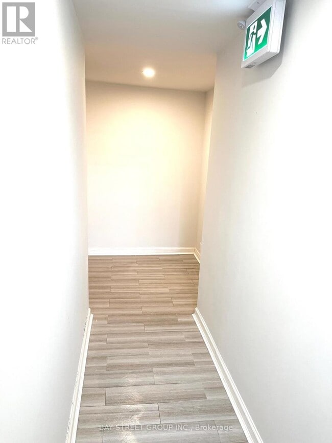 Building Photo - 5 King William Crescent