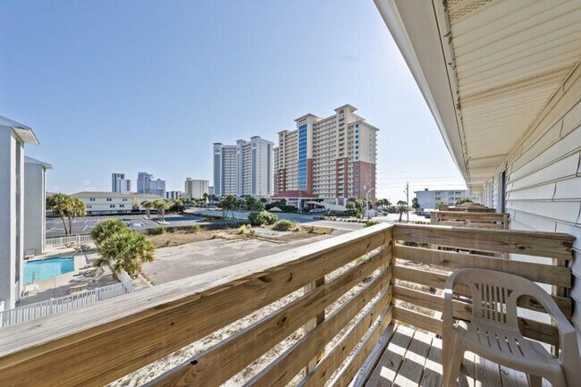 Foto del edificio - 344 E Beach Blvd