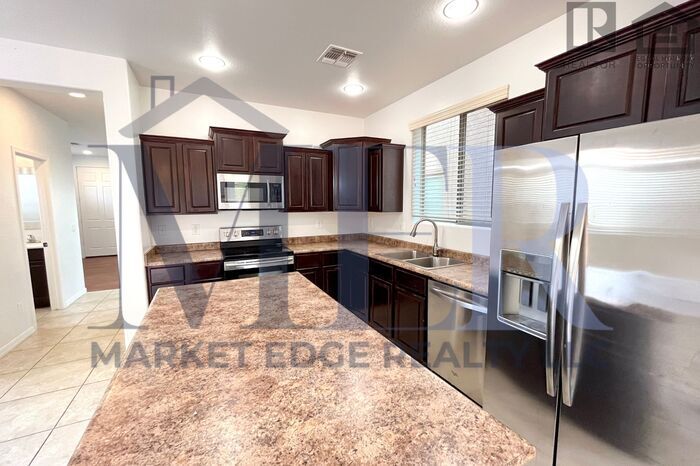 Foto principal - 3Bed/2.5Bath House w/ 2 Car Gar - Reems/Ca...