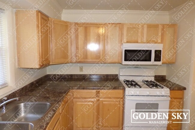 Foto del edificio - 3200 E Race St