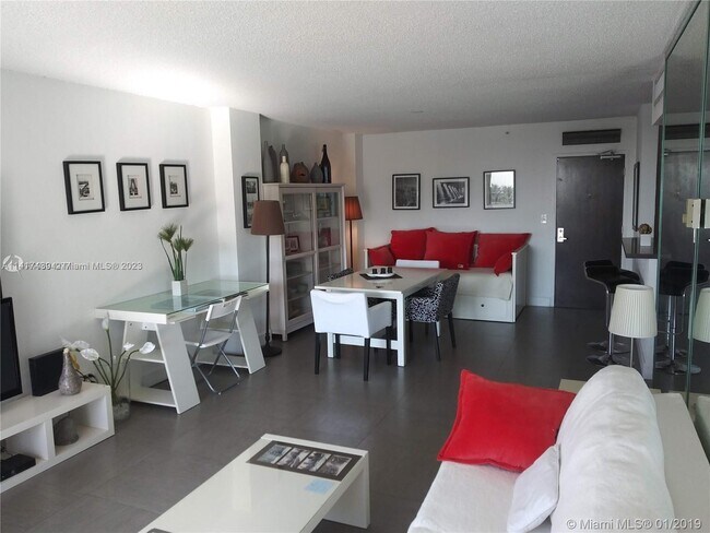 Foto del edificio - 1500 Bay Rd