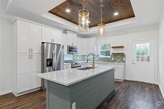 Building Photo - 5623 Barkridge Dr