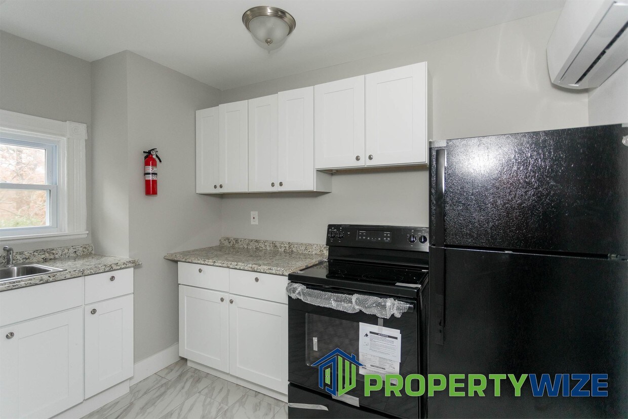 Foto principal - 5821 Royal Oak Ave