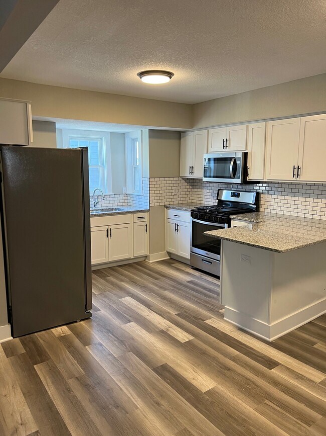 Kitchen - 935 Iglehart Ave