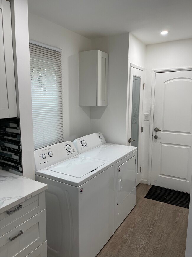 Foto del edificio - 10919 Ayres Ave