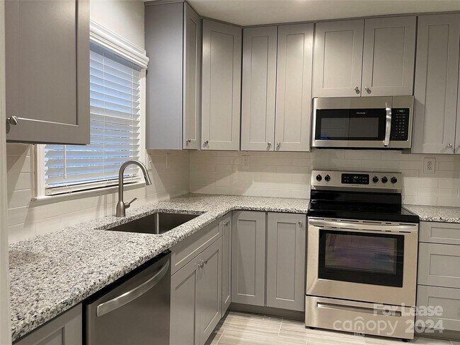 Foto del edificio - 4809 Bethany Pl