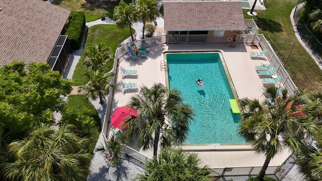 Foto del edificio - 5037 Village Garden Dr