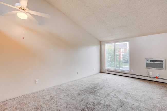 1BD 1BA - 576 SF - Living Room - Summit View Village Apartments