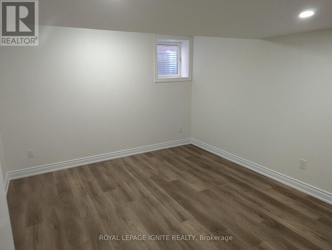 Building Photo - 137 Romanelli Cres