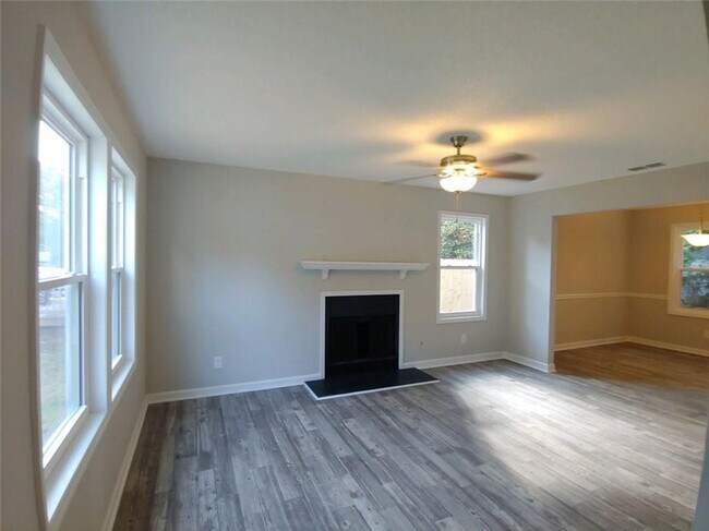 Photo - 3 bdrm, 2.5 bath in Stone Mountain House