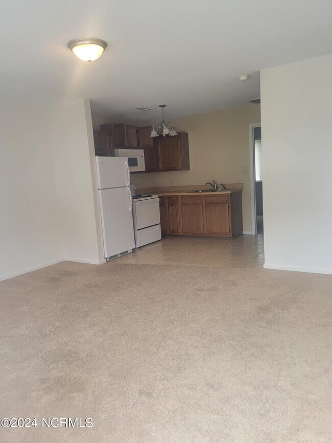 1952 Countrywood Blvd, Jacksonville, NC 28540 House Rental in