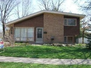 Building Photo - 312 Winnebago St