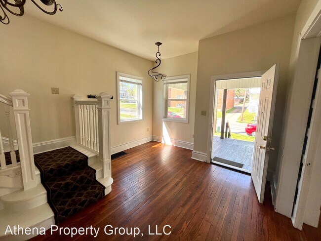 Building Photo - 4 br, 2 bath House - 607 North St