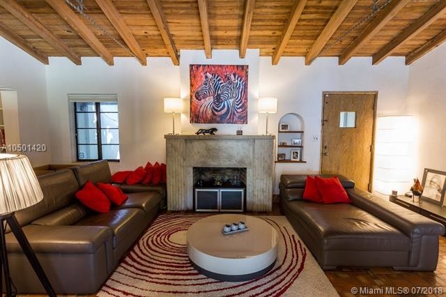 Foto del edificio - 5390 Sunset Dr
