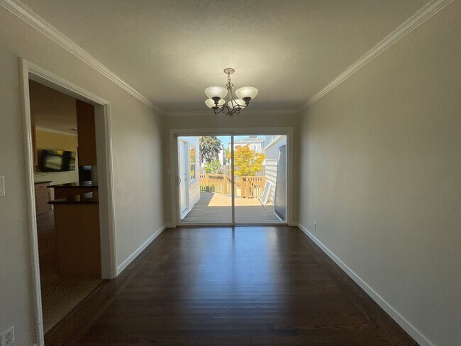 Building Photo - Beautiful San Bruno Home!