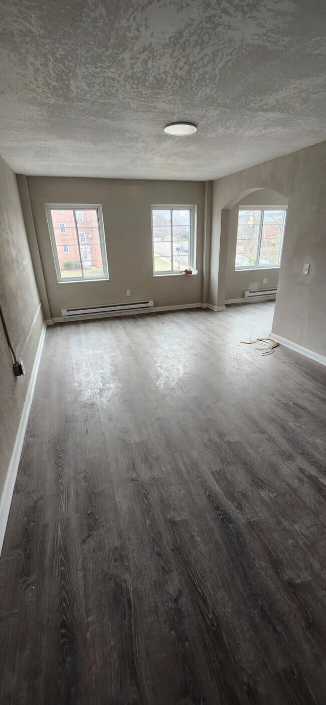 Building Photo - 2461 Noble Rd