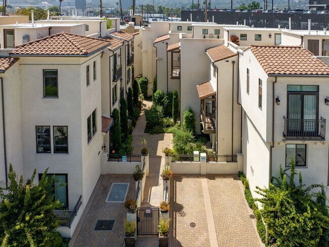 Foto del edificio - 10736 Bloomfield St
