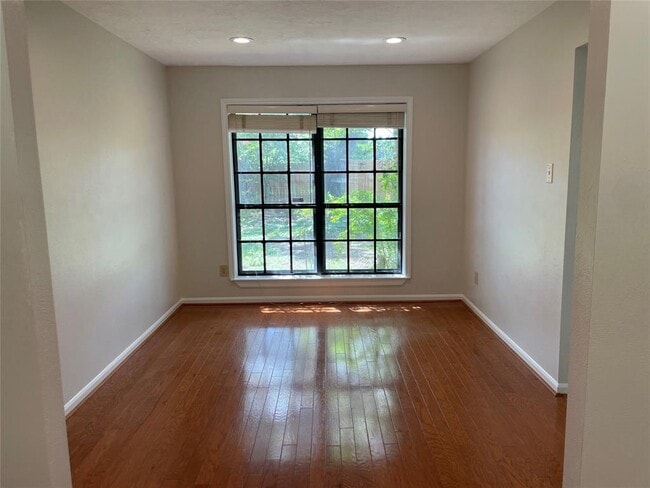 Building Photo - 6810 Redwood Falls Dr