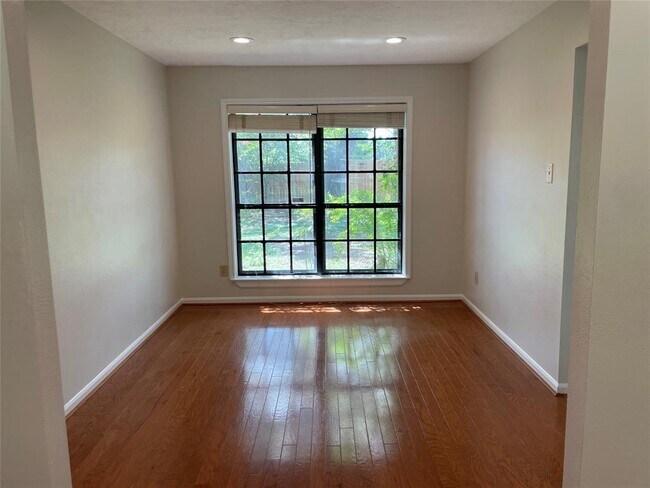 Foto del edificio - 6810 Redwood Falls Dr