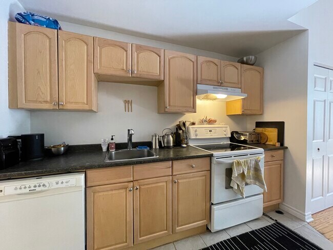 Building Photo - 53 Homewood Av