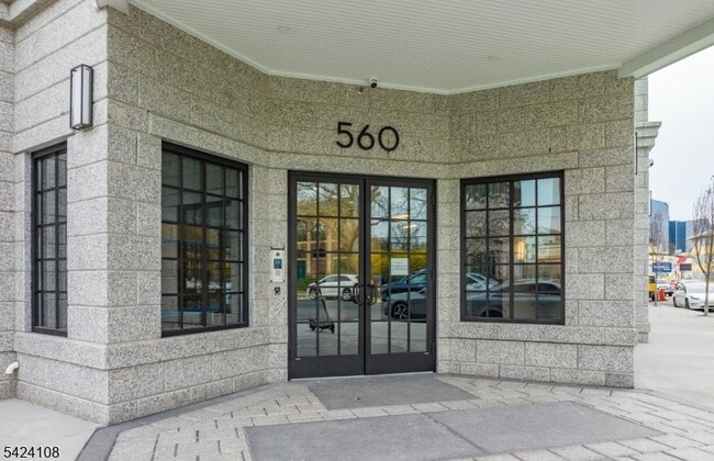 Building Photo - 558 Market St