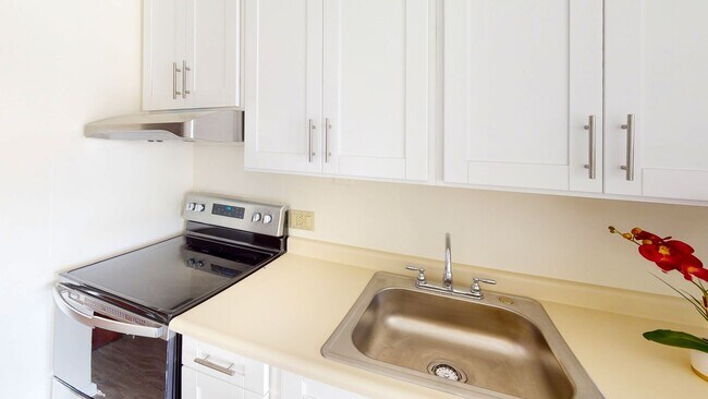 Foto del edificio - Fully Renovated 1 BR Unit at Kapiolani Manor