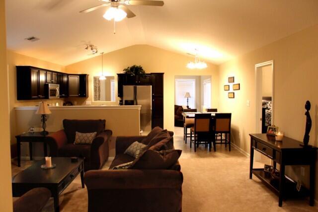 Foto del edificio - 2440 Feathersound Wy