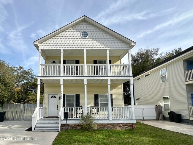 Foto del edificio - 2745 Spring Park Rd