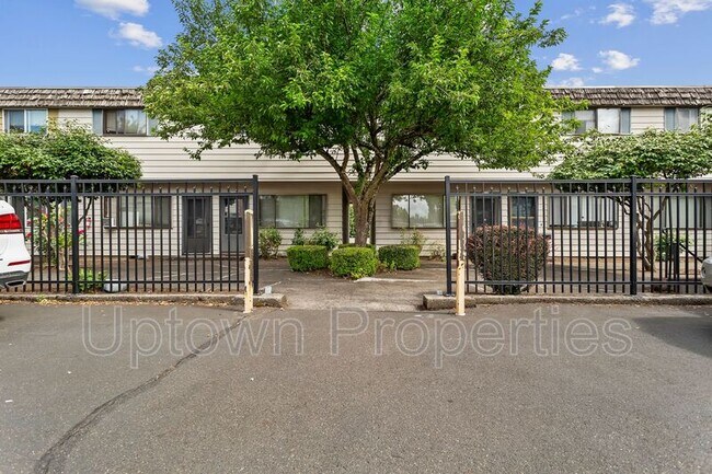 Foto del edificio - 8043 NE Flanders St