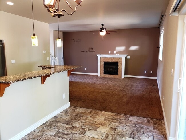 Foto del edificio - Lovely 3 Bedroom Home with 2 Car Garage