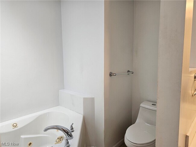 Foto del edificio - 7021 Longview Dr