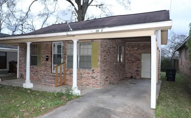 Building Photo - 3 bedrooms 1 bath $1100 per month  Section...