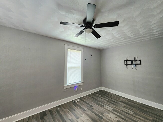 Foto del edificio - 3605 Killam Ave