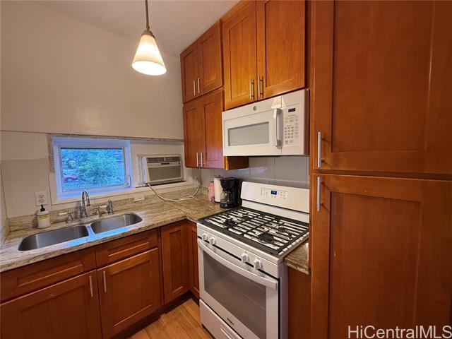 Building Photo - 1508 Kewalo St
