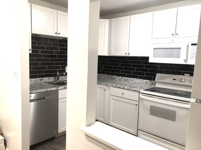 Foto del edificio - 2 Strawberry Bank Rd