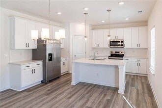 Building Photo - 3362 Skyland Dr