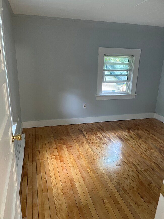 Foto del edificio - 53 Gilford Ave