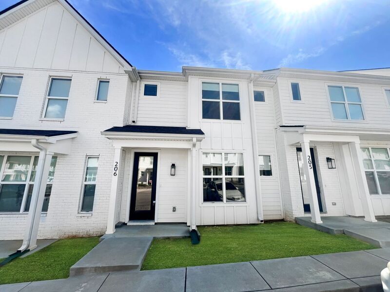 Foto principal - 206 Jeffries Wy
