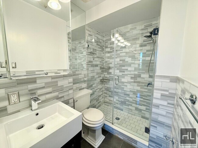 Foto del edificio - E 18TH ST.