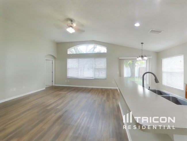 Foto del edificio - 13461 Staghorn Rd