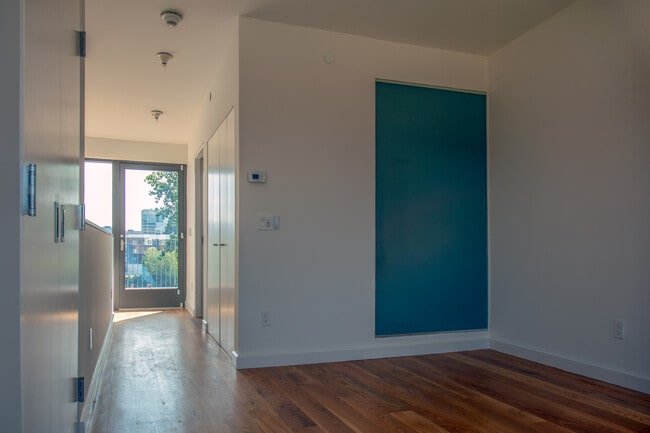 Building Photo - 644 Selden St