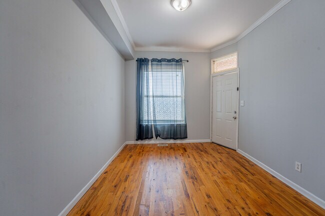 Building Photo - 1114 Mackay Plz