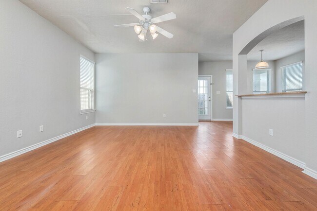 Foto del edificio - 2939 McLaren Dr