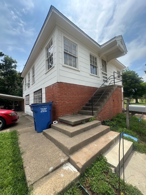 Building Photo - 605 Runnels Ave
