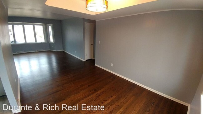 Building Photo - 3 br, 1 bath House - 3820 S 85th St