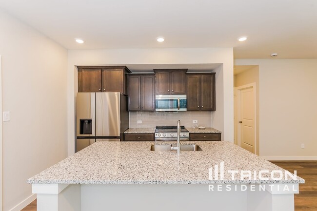 Building Photo - 8208 Howell Oak Dr