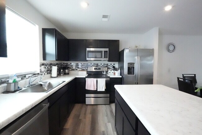 Building Photo - Fabulous 4 Beds 2.5 Baths in Troutman