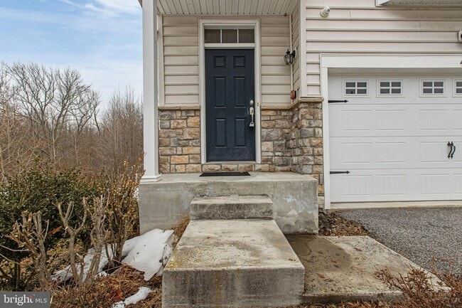 Building Photo - 48 Munro Rd